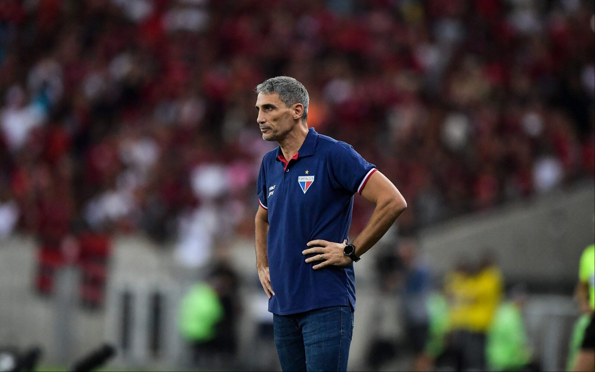 Vojvoda na partida entre Flamengo e Fortaleza, pelo Brasileirão (Foto: Thiago Ribeiro/AGIF)