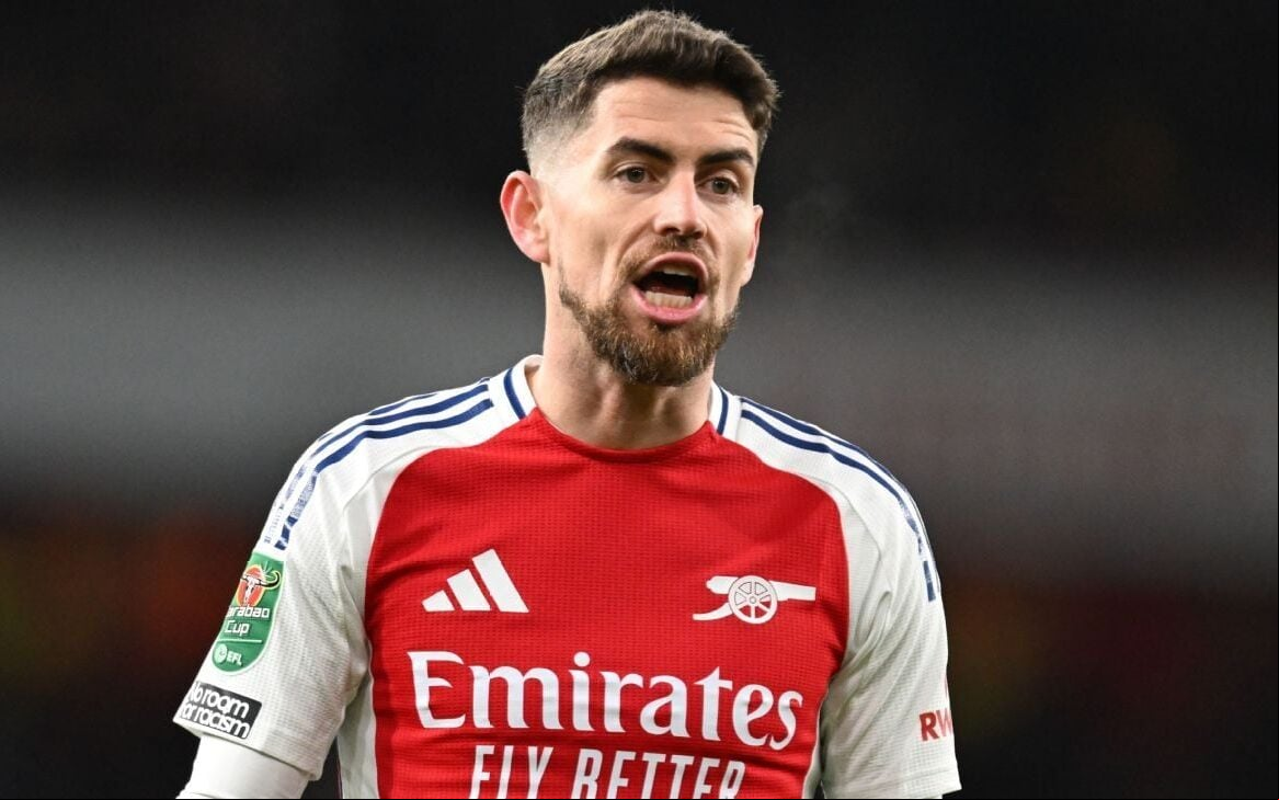 Jorginho, reforço do Flamengo, em campo pelo Arsenal (Foto: AFP)