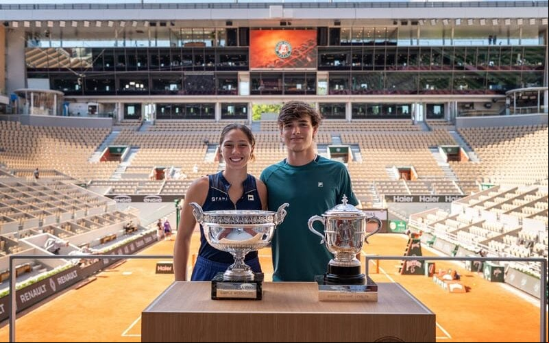 Além de treinos para o Roland-Garros Juniors, Pietra e Pedro também vivenciaram experiências exclusivas (Crédito: Johan Sonnet / FFT)