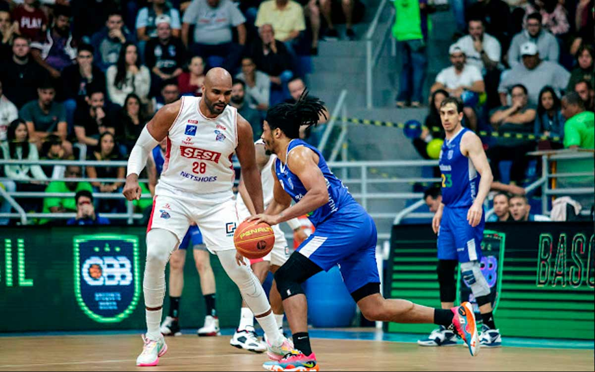 Jogadores de Minas e Franca em ação pelo NBB (Foto: Marcos Limonti/Sesi Franca)