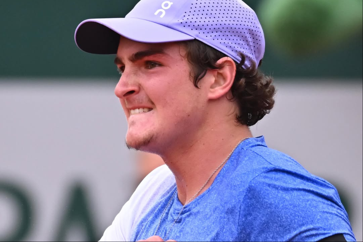 João Fonseca segue sem perder um set em Roland Garros