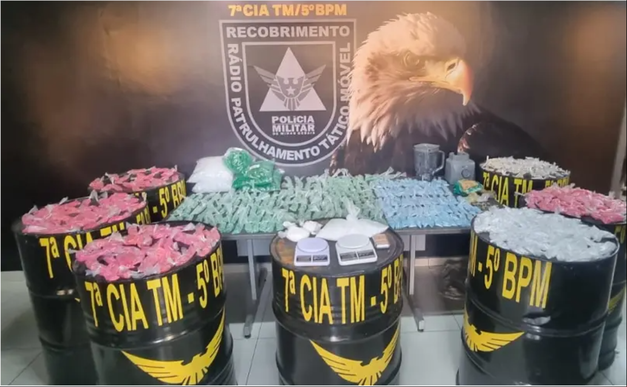 Quase 6 mil pinos de cocaína foram apreendidos durante a ação da PM no Barreiro