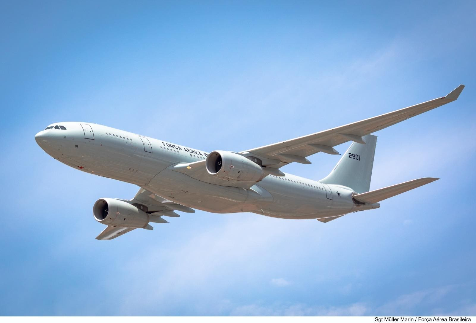 Avião da FB decolou de Natal (RN) e pousou em Roma, antes de seguir para Tel Aviv: além da equipe de voo, o KC-30 leva médicos e psicólogos da Aeronáutica para dar apoio aos brasileiros Aeronave KC-30, da FAB, buscará deportados dos EUA em Manaus