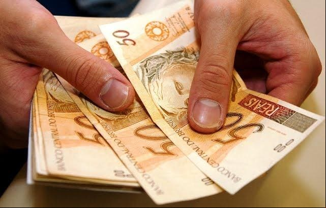 Salário mínimo Os valores a serem resgatados são o “dinheiro esquecido” por cidadãos ou empresas em instituições financeiras