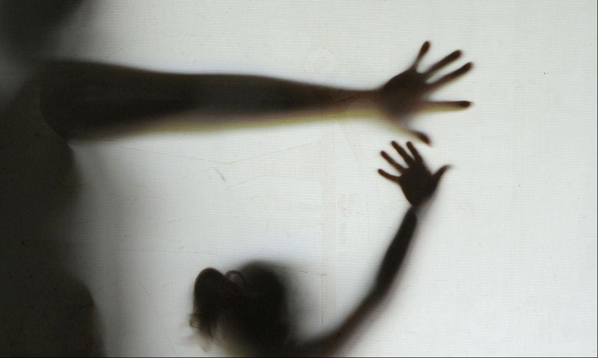 Denúncias de crimes sexuais contra menores são graves e pouco se faz para combatê-los