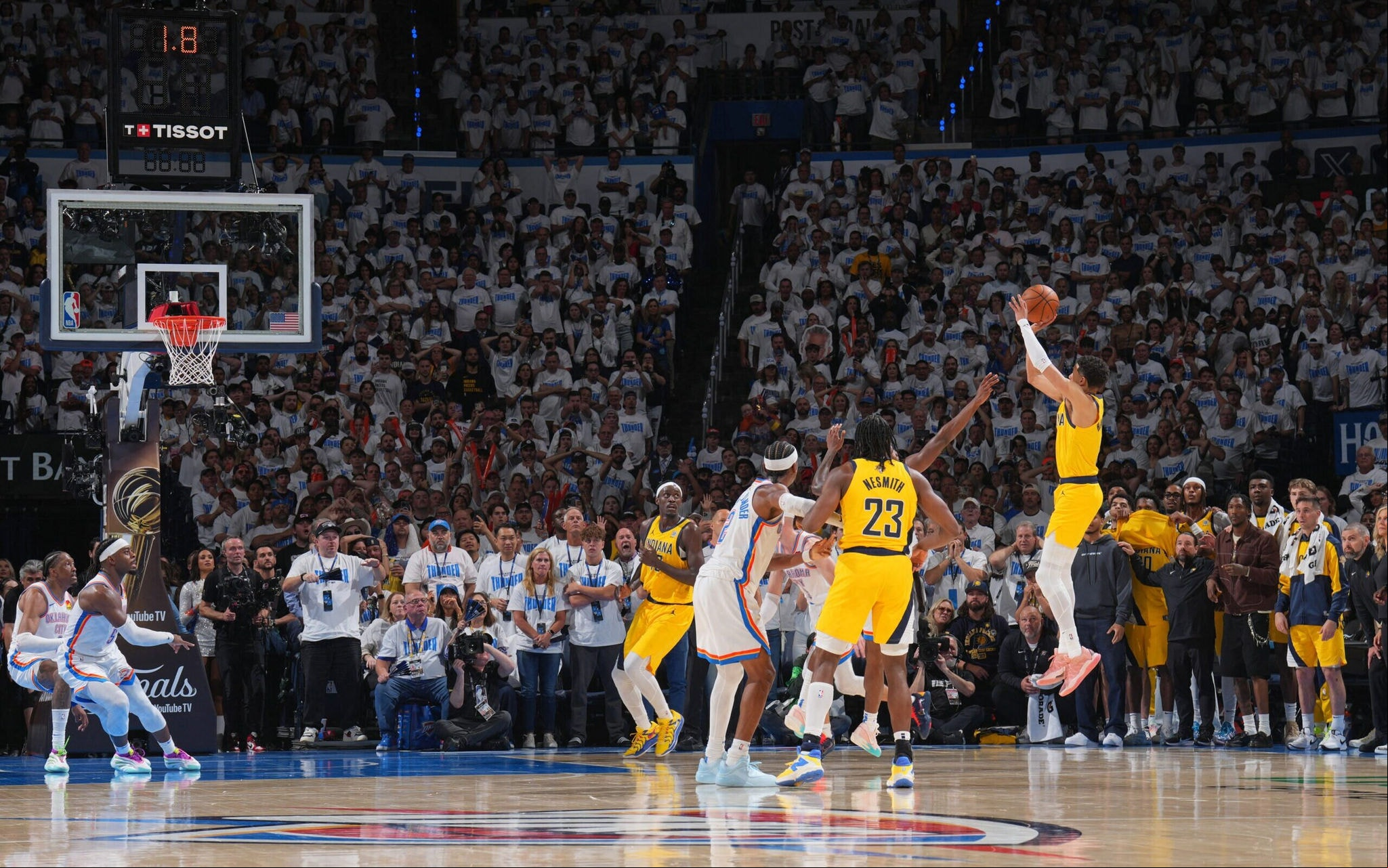 Tyrese Haliburton, do Pacers, em ação contra o Oklahoma nas finals da NBA (Foto: Reprodução/AFP)
