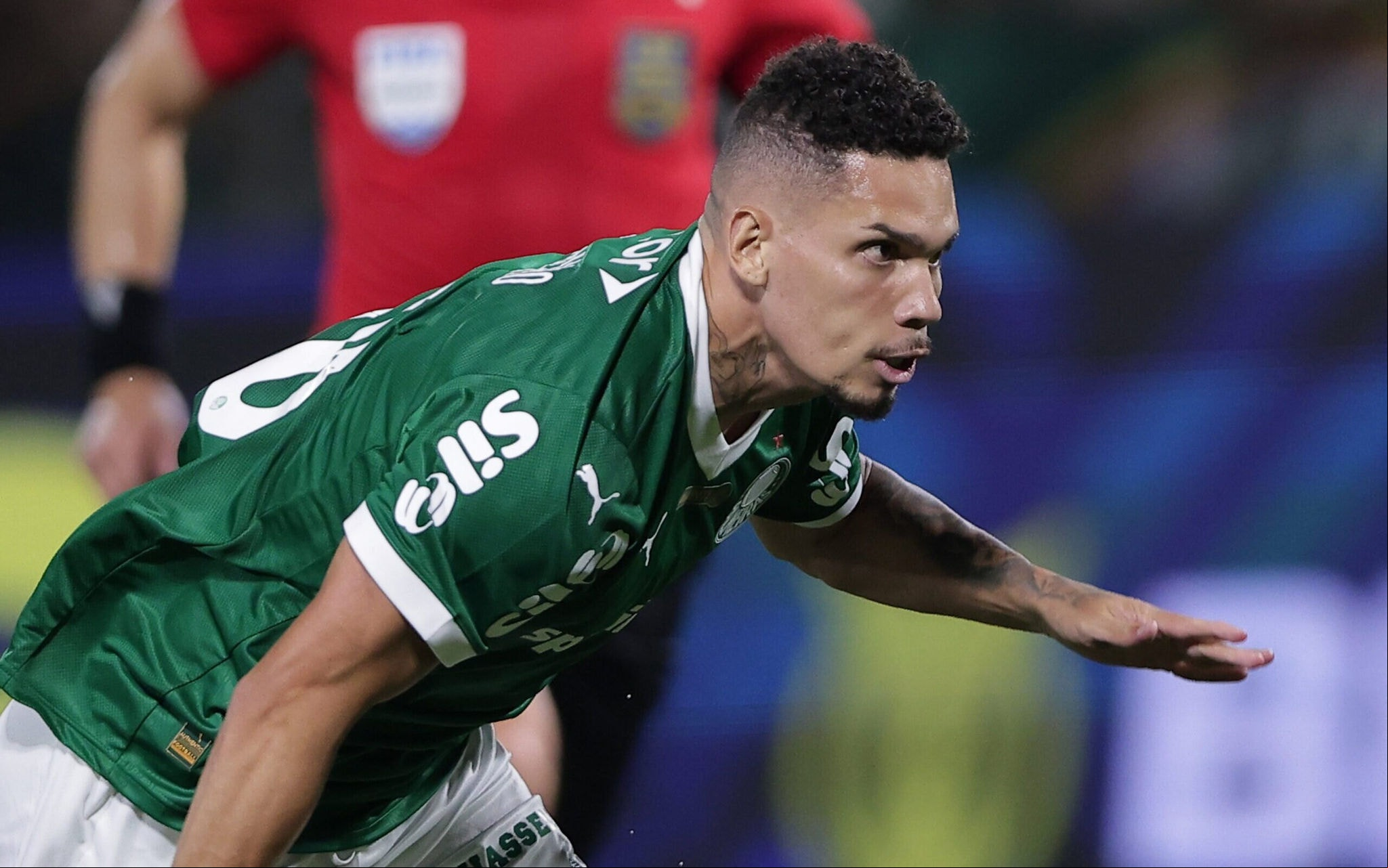 Paulinho enfrenta o Cruzeiro, desta vez como atacante do Palmeiras