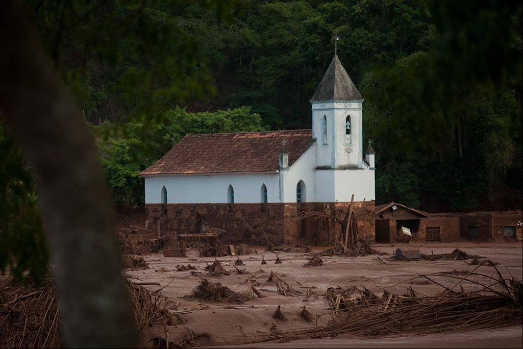Rompimento da barragem de Fundão, em Mariana