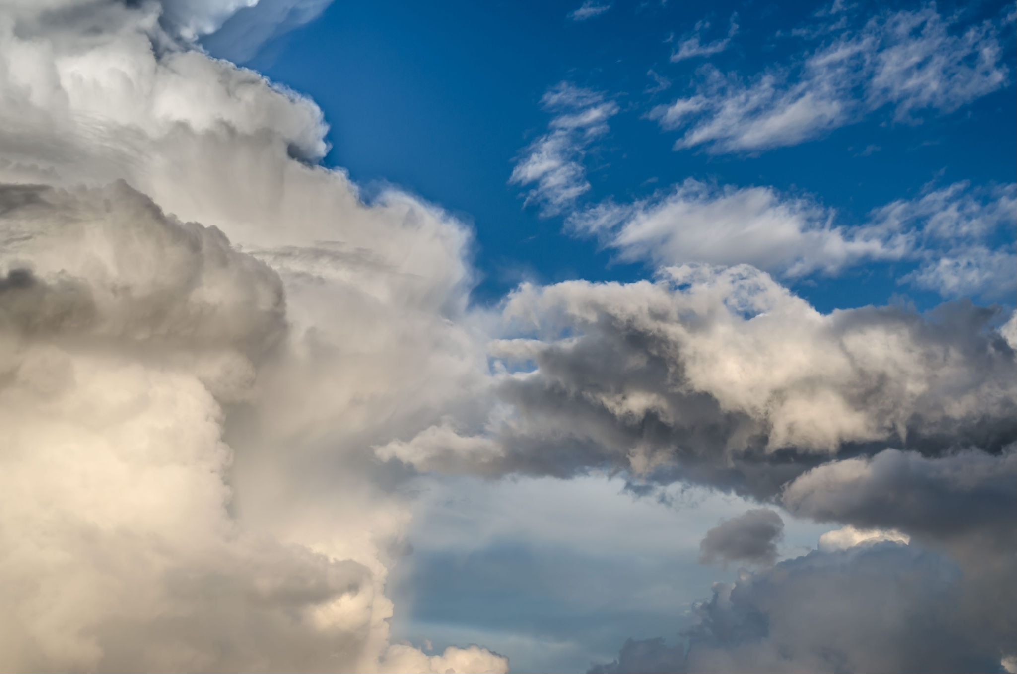Tempo nublado com possibilidade de chuva