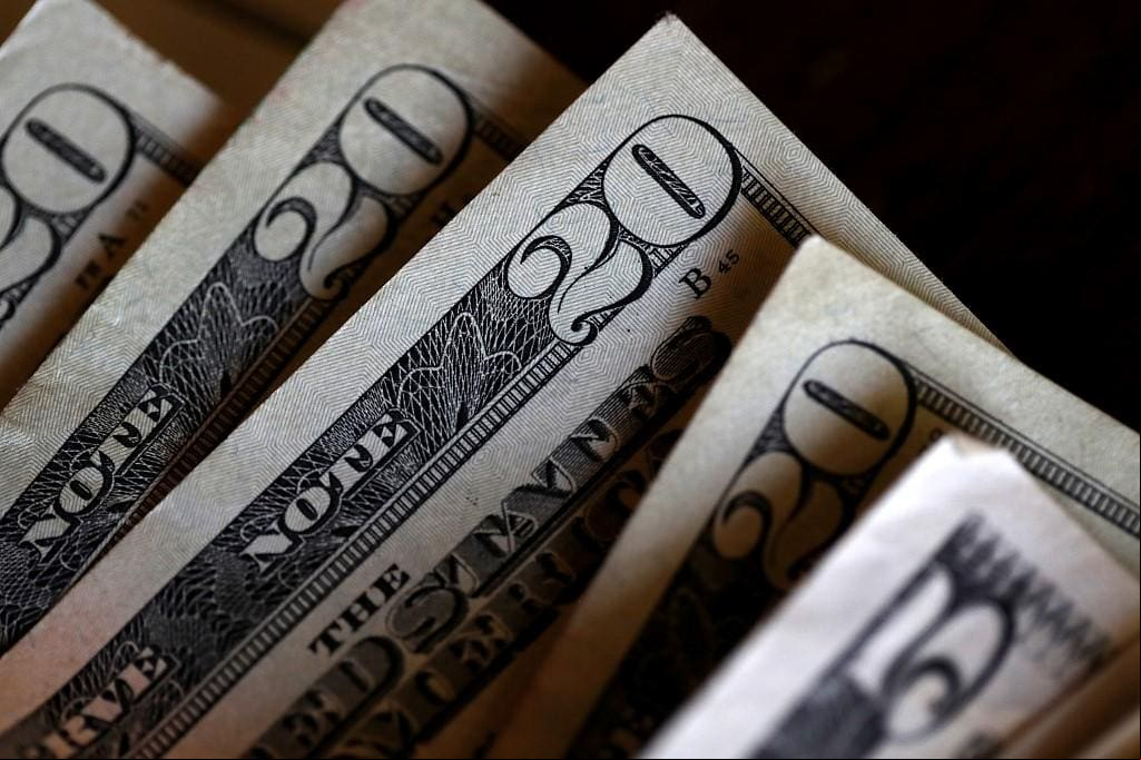 Dólar terminou o pregão com oscilação positiva de 0,09%