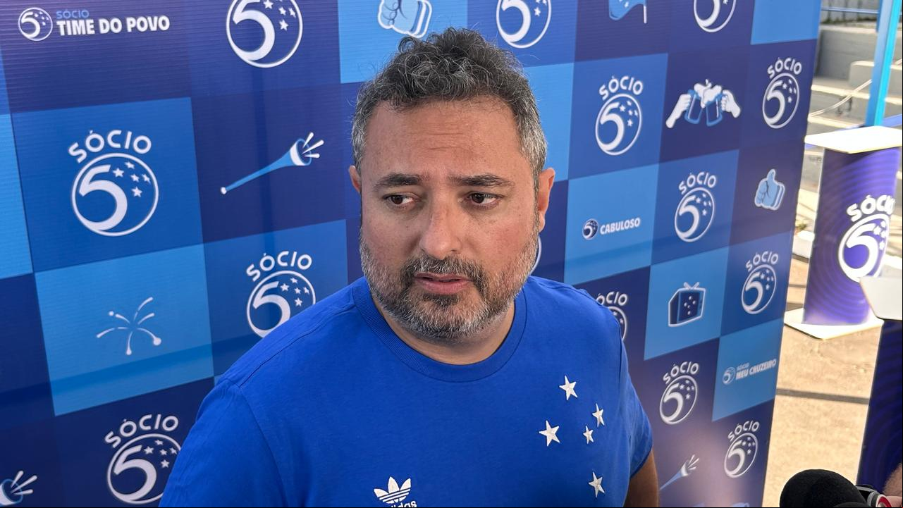Alexandre Mattos durante coletiva na Toca da Raposa 2