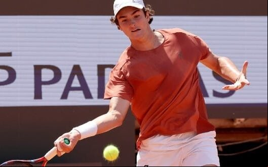 O carioca João Fonseca se prepara para disputar um dos torneios de tênis mais importantes do mundo, Roland Garros