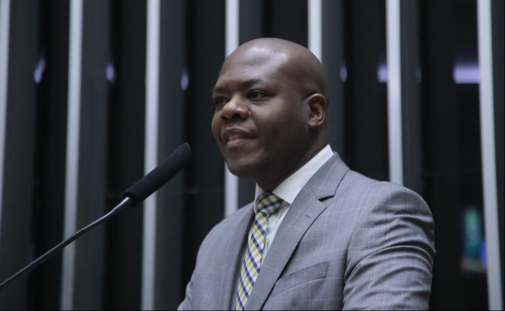 O Ministro dos Direitos Humanos e Cidadania, Silvio Almeida, durante sessão em homenagem ao Dia do Orgulho LGBTQIA+ na Câmara O ministro de Direitos Humanos, Silvio Almeida, foi denunciado por assédio sexual à entidade Me Too Brasil
