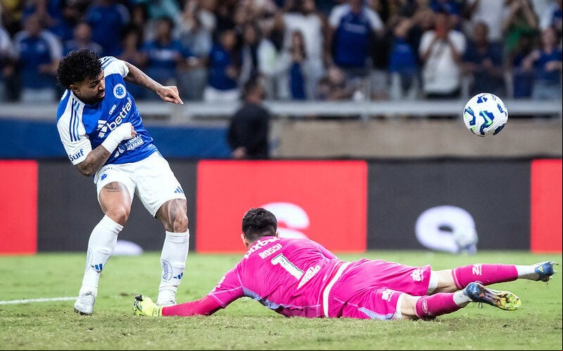 Gabigol fez o gol da vitória do Cruzeiro sobre o Flamengo por 2 a 1, pela sétima rodada do Brasileirão (Foto: Gustavo Aleixo/Cruzeiro)