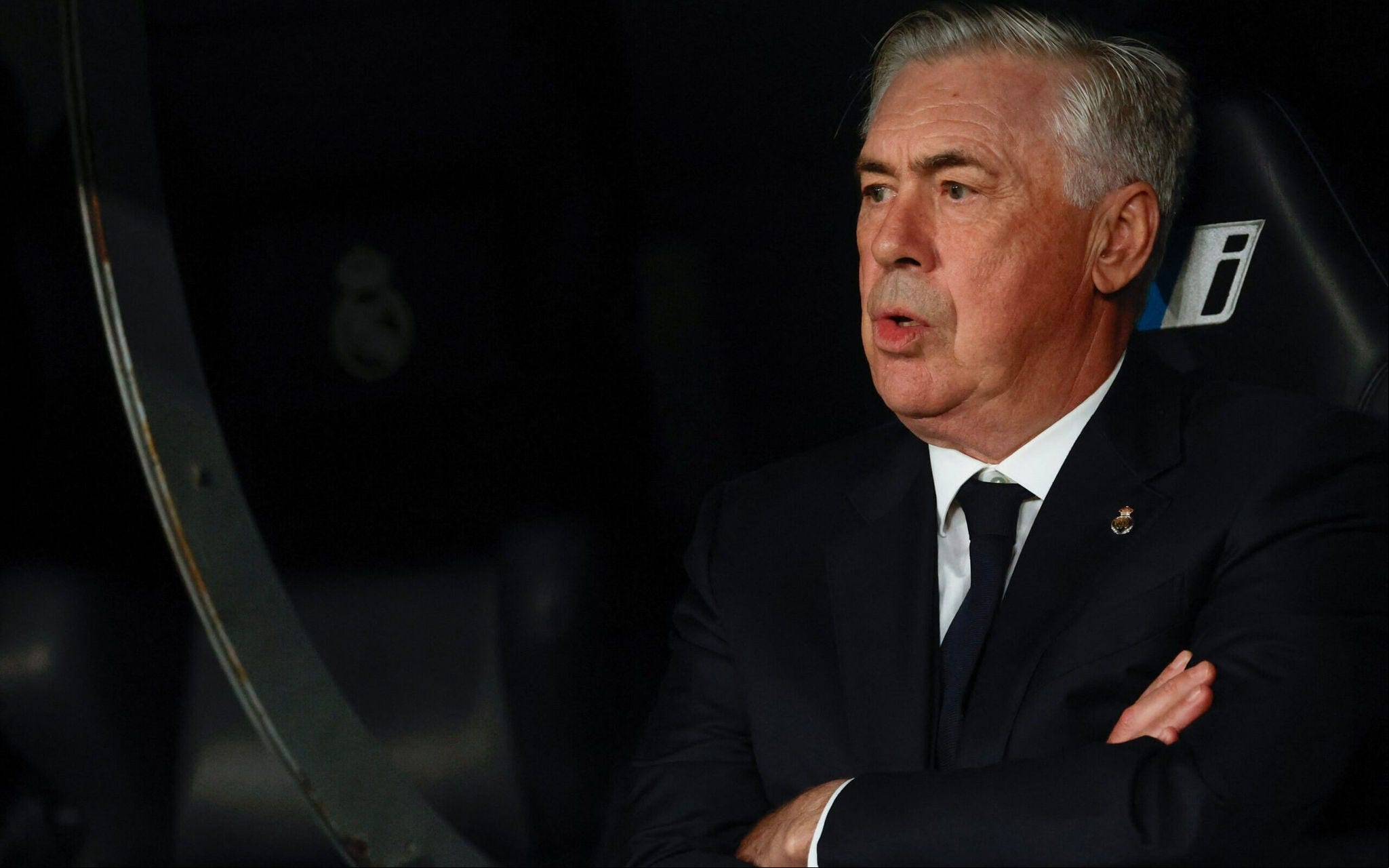 Carlo Ancelotti no banco do Real Madrid em sua penúltima partida no Santiago Bernabéu (Foto: Pierre-Philippe Marcou/AFP)