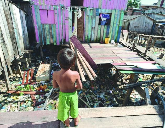 De 2022 para 2023, a proporção de pessoas consideradas pobres no país diminuiu de 31,6% para 27,4%. 